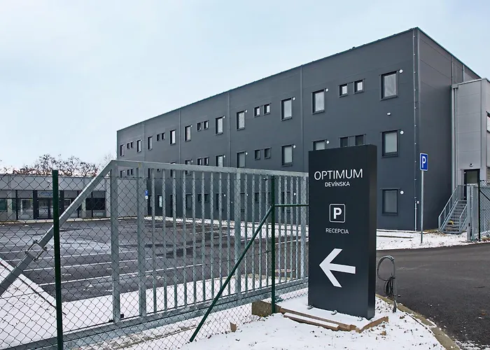 Optimum Devinska Хостел